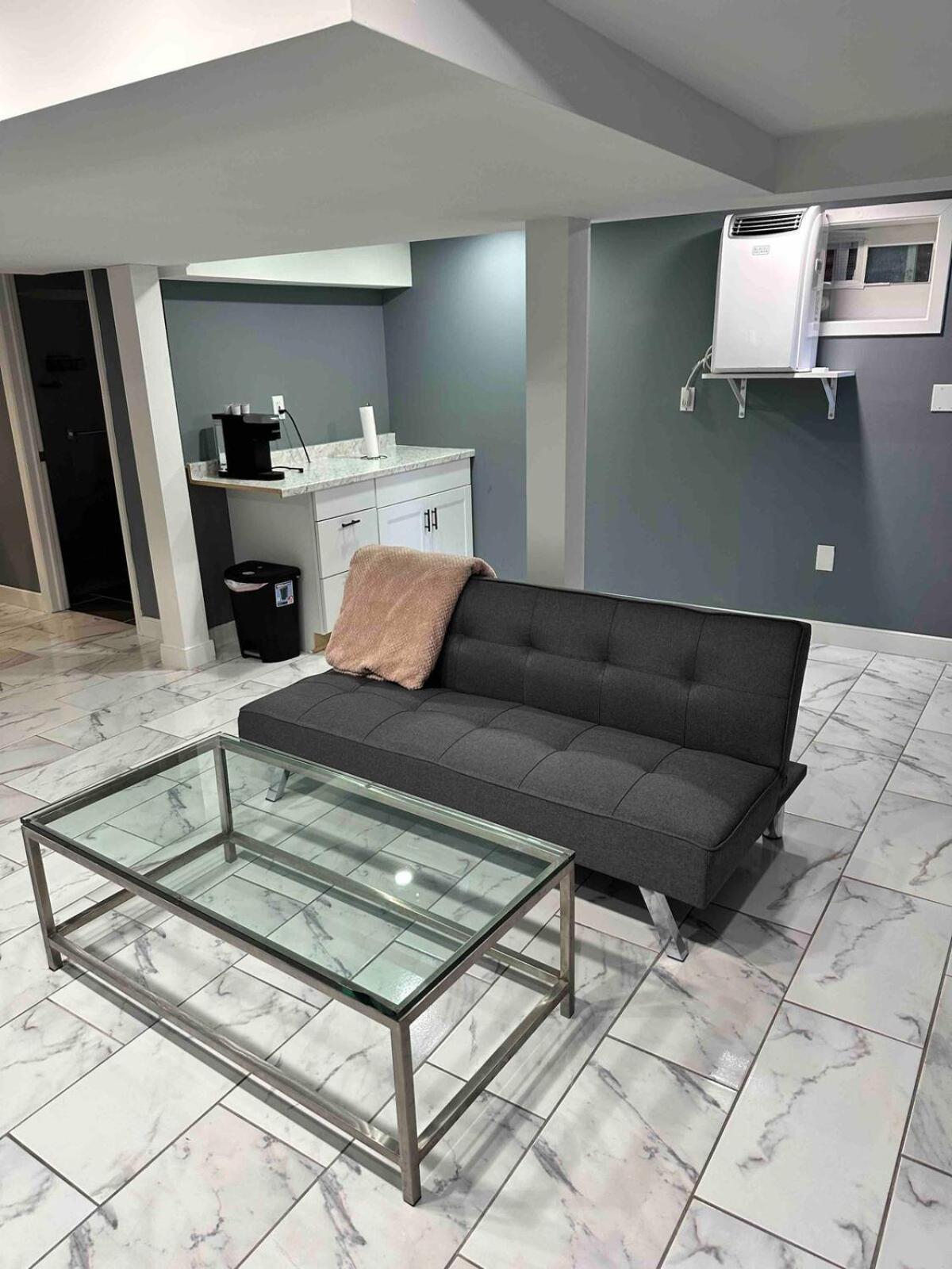Lovely Basement 1-Bedroom With Free Parking ワシントン エクステリア 写真